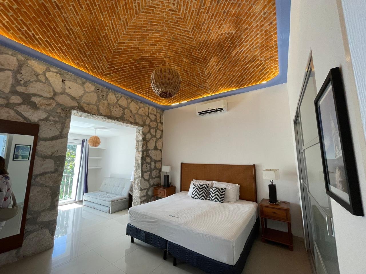 Luxury Pool House 15 min away from the Beach banner 2