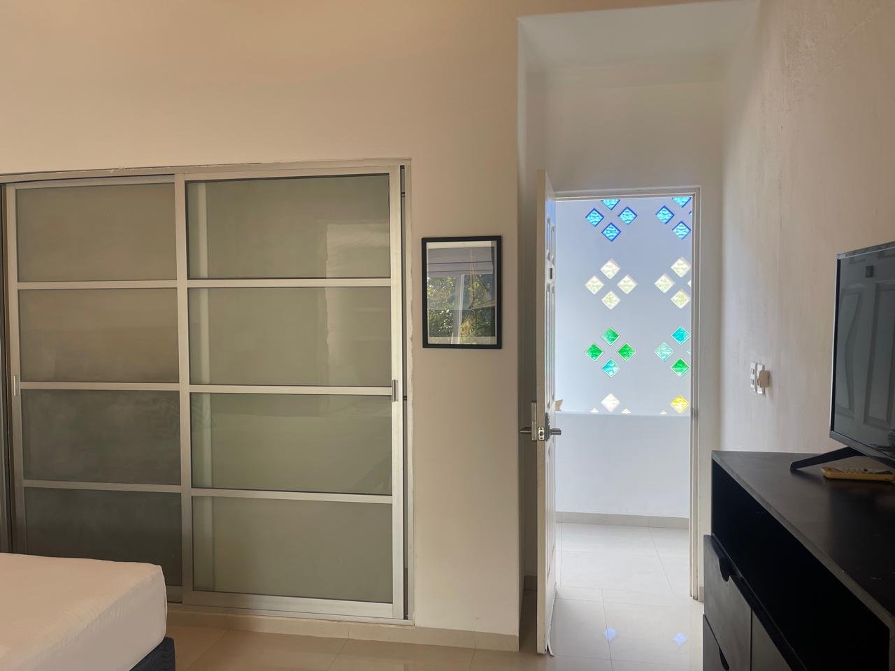 Luxury Pool House 15 min away from the Beach banner 8