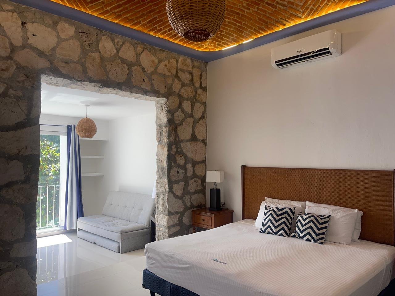 Luxury Pool House 15 min away from the Beach banner 14