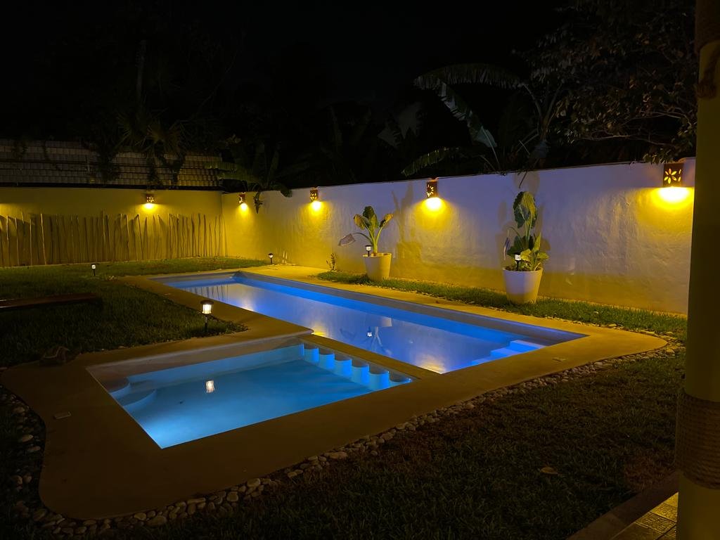 Luxury Pool House 15 min away from the Beach banner 20