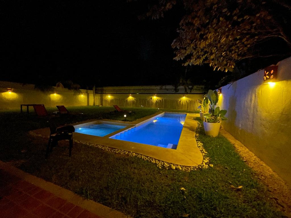 Luxury Pool House 15 min away from the Beach banner 21