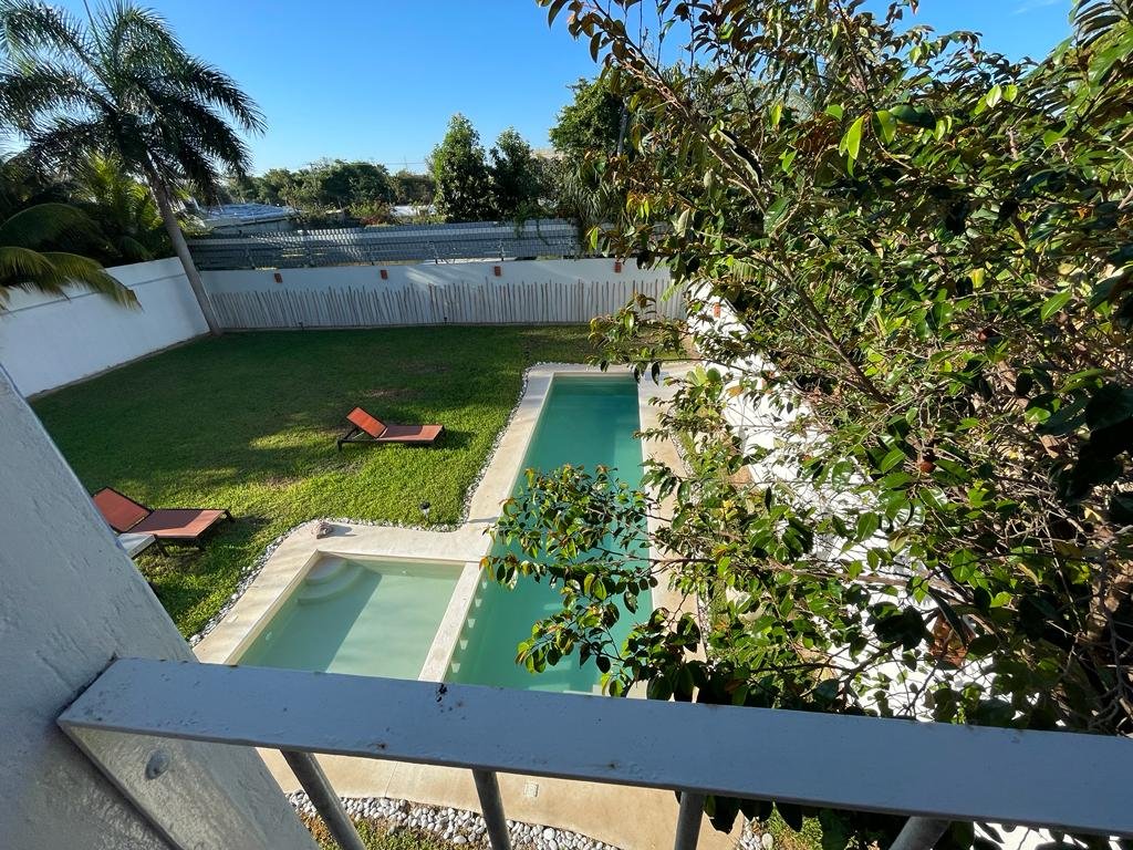 Luxury Pool House 15 min away from the Beach banner 18