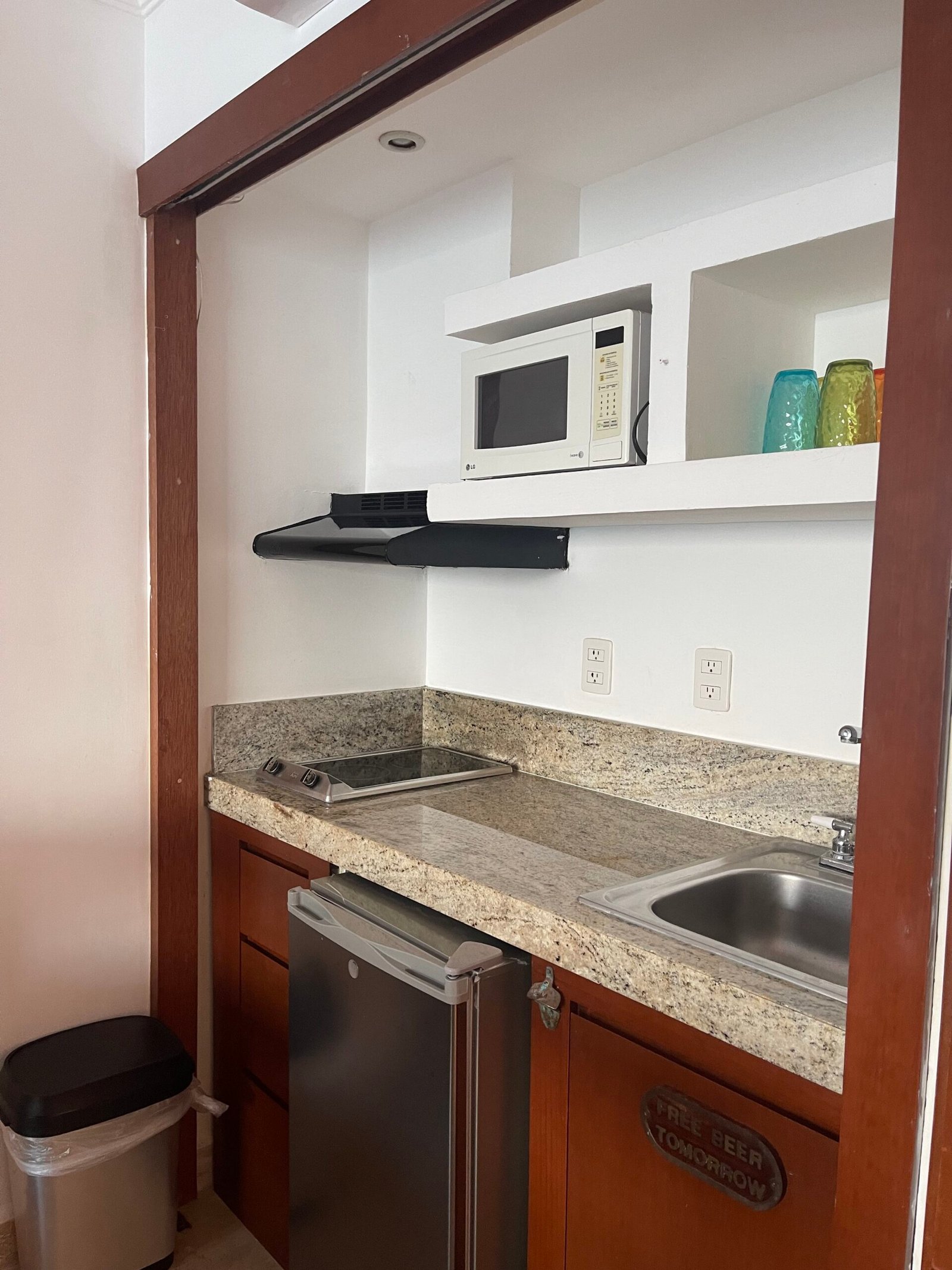 Beachfront studio, sea views. 2310 banner 2