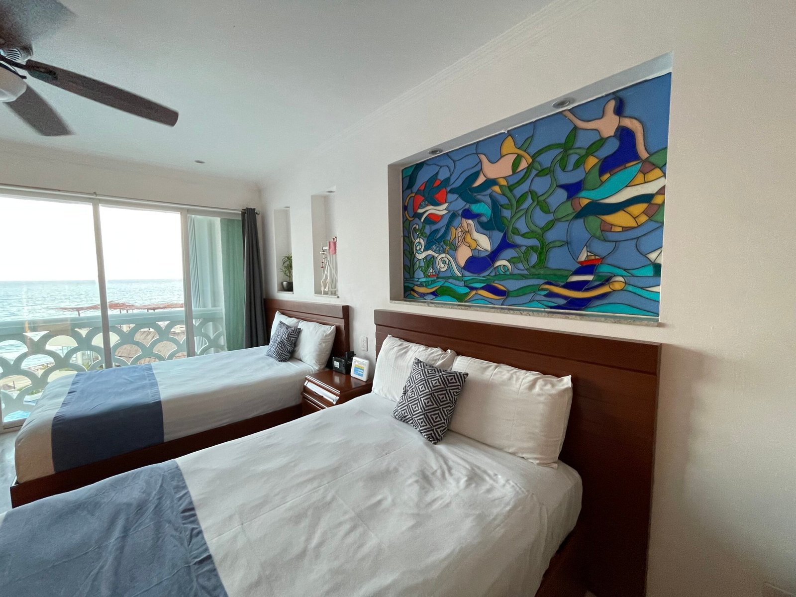 Beachfront studio, sea views. 2310 banner 13