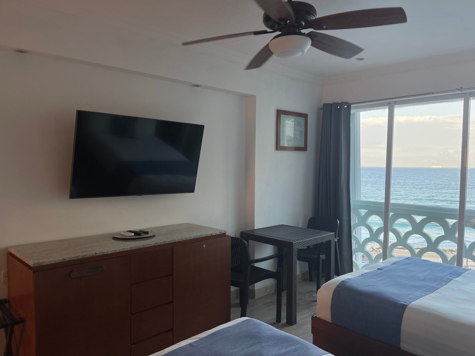 Beachfront studio, sea views. 2310 banner 1