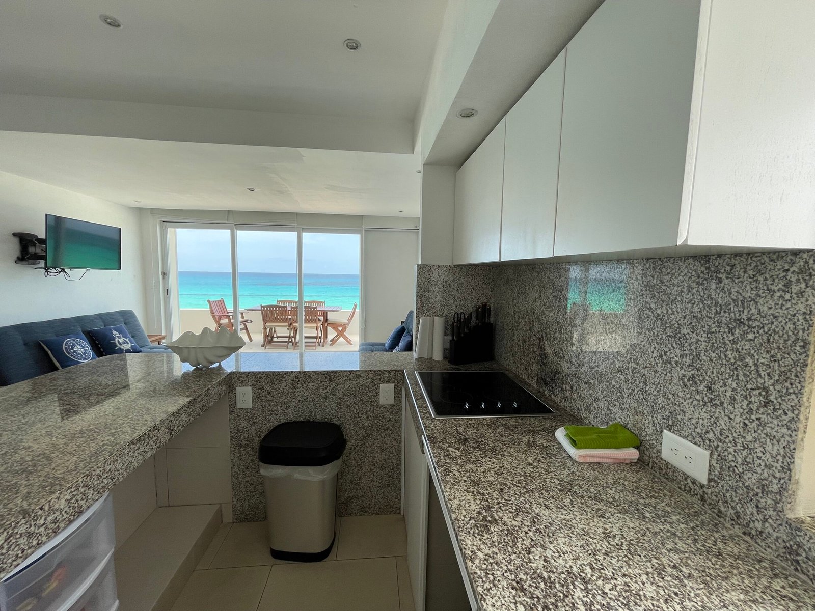 Newly remodel Luxury Suite. Ocean front4105 banner 21