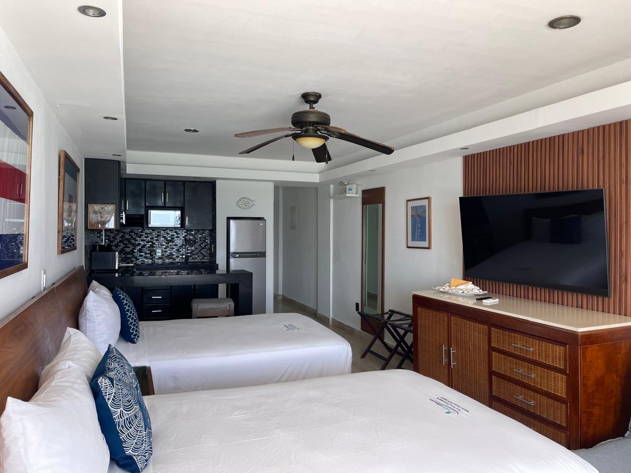 Recently remodeled studio by the sea.4104 banner 0